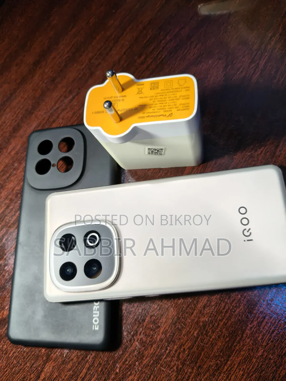 iQOO 8 GB Gold