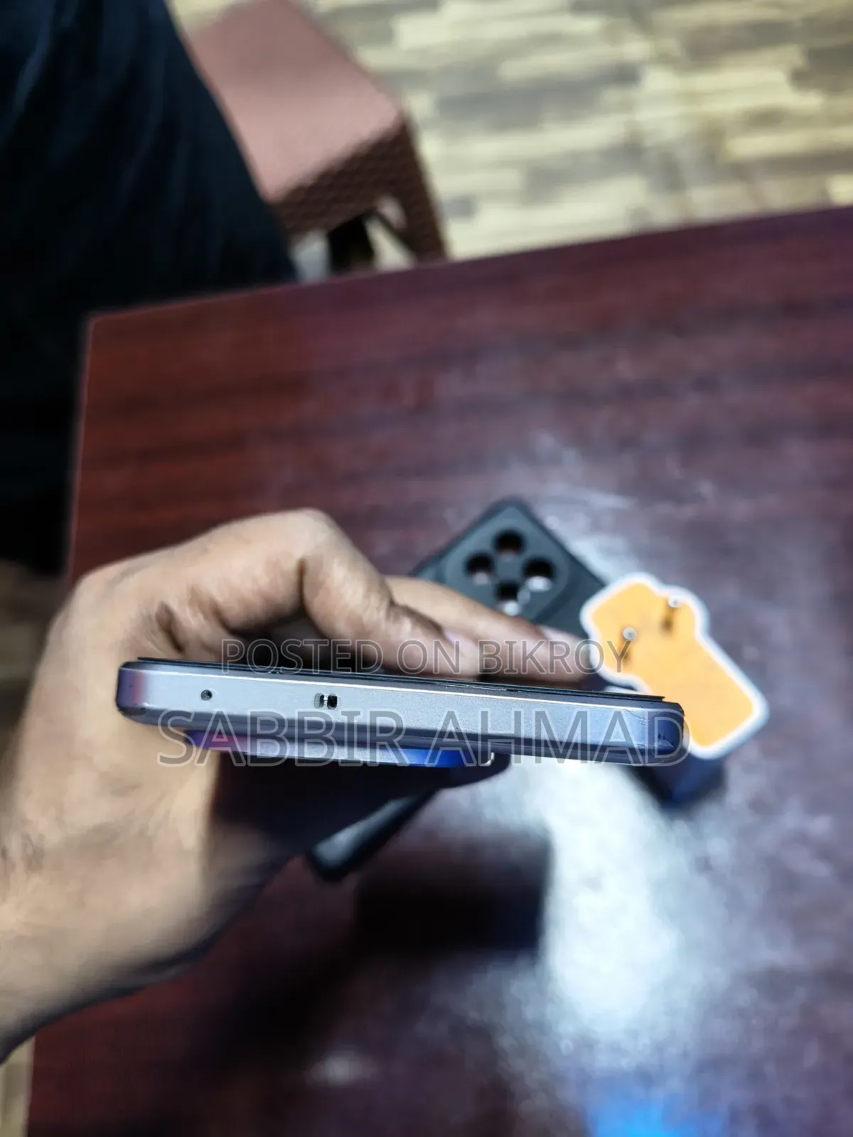 iQOO 8 GB Gold