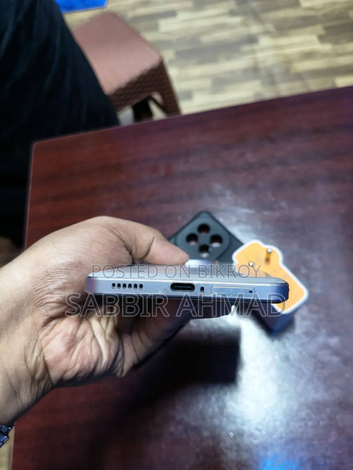 iQOO 8 GB Gold