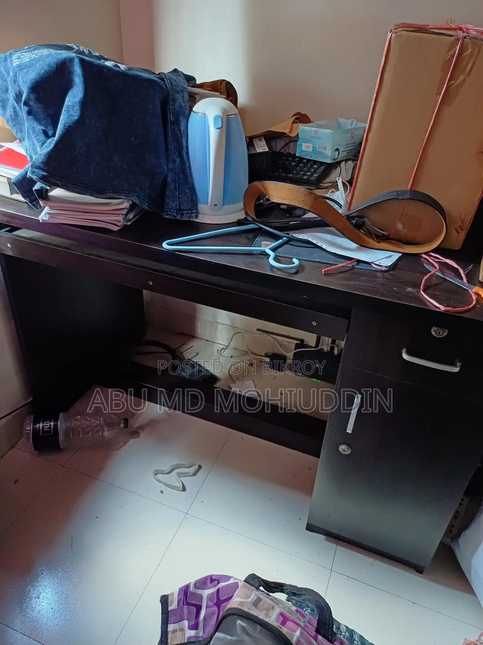 4 Feet 3 Inch Big Size Desk/Table for Sell!