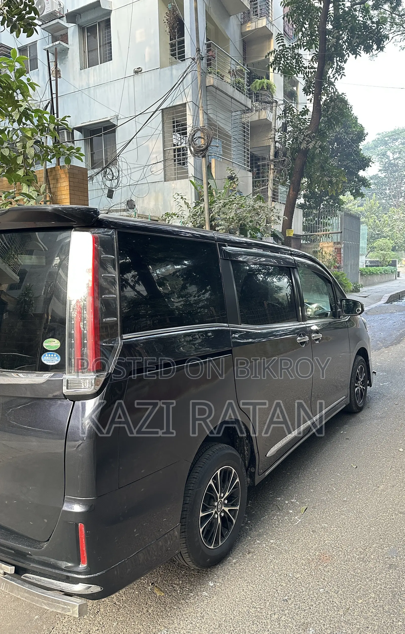 Toyota Esquire 2.0 Four-Wheel Drive (8 Seater) 2014 Purple