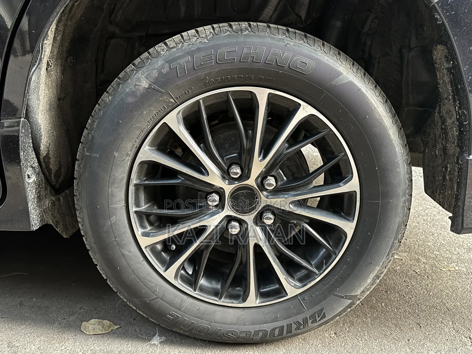 Toyota Esquire 2.0 Four-Wheel Drive (8 Seater) 2014 Purple