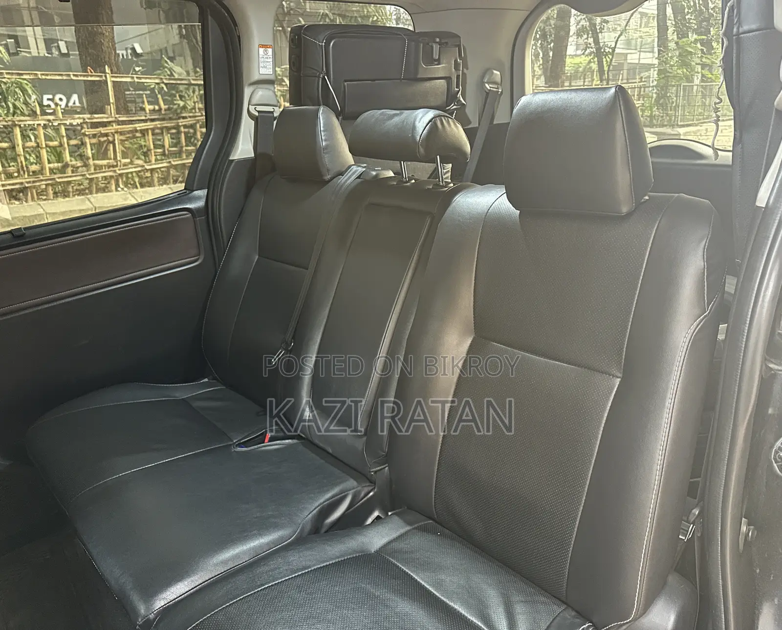 Toyota Esquire 2.0 Four-Wheel Drive (8 Seater) 2014 Purple