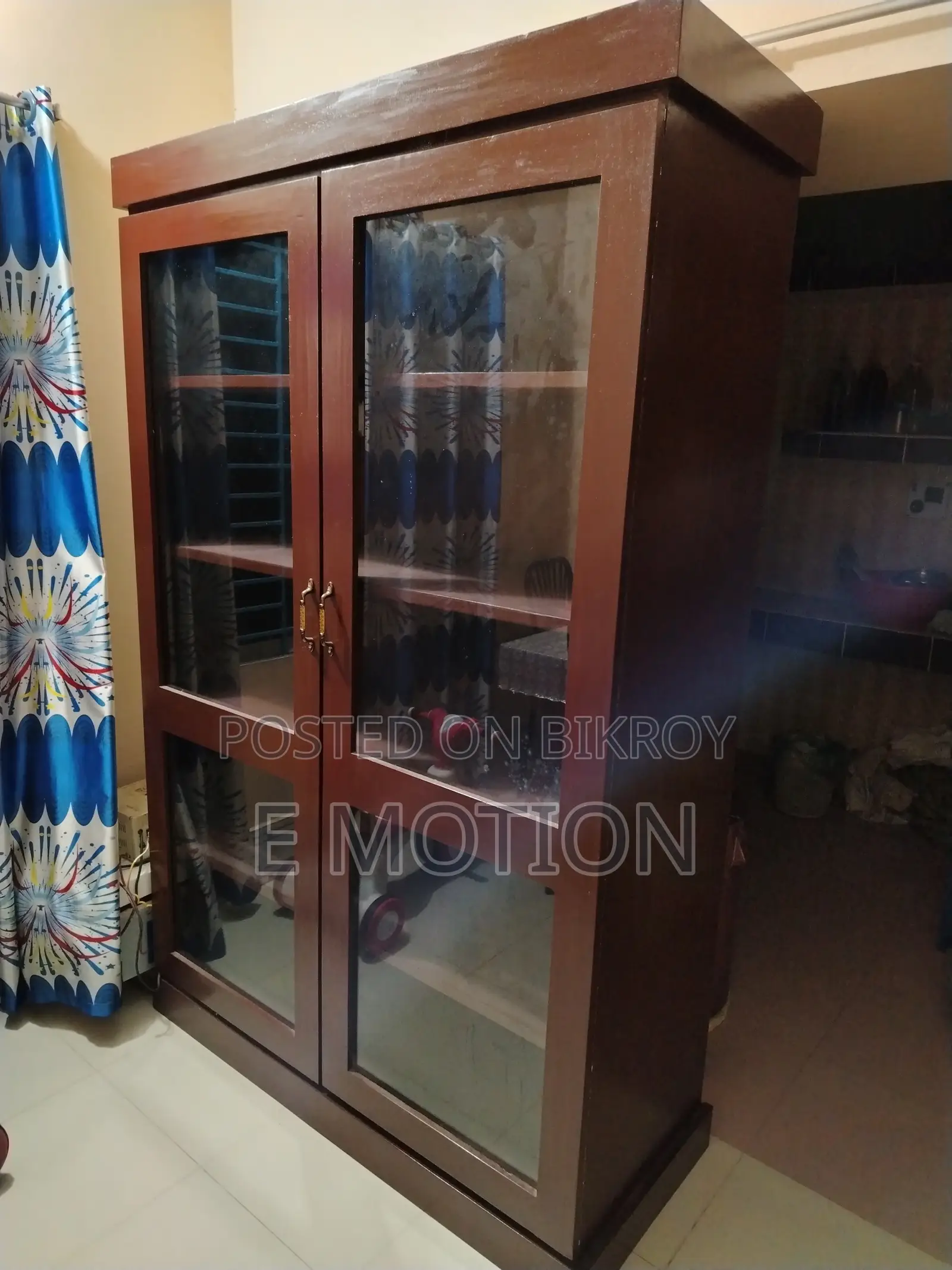 আসবাবপত্র; ওয়াল শোকেস কাম বুকশেলফ