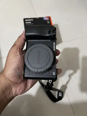 সনি আলফা ৬৪০০ মিররলেস ক্যামেরা