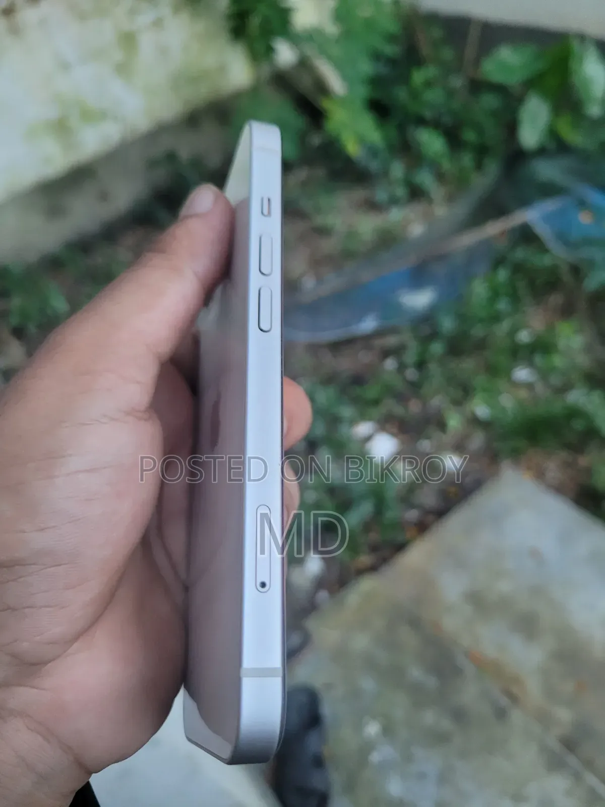 অ্যাপল আইফোন ১৩ ২৫৬ জিবি হোয়াইট