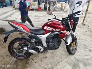 সুজুকি জিক্সার ২০১৯ লাল