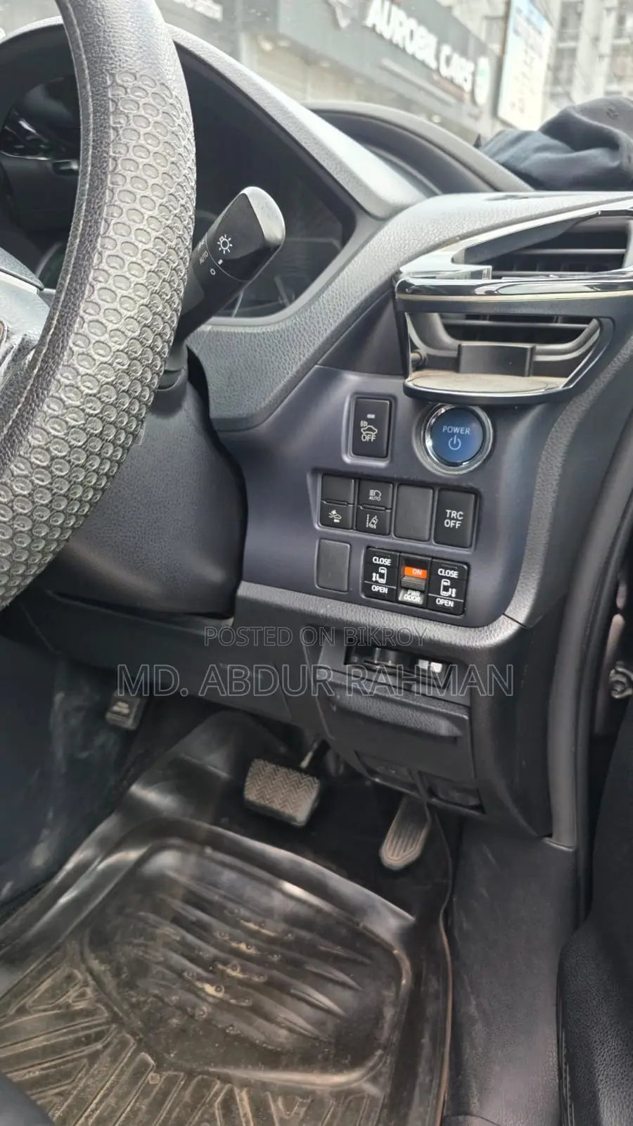 Toyota Noah 1.8 FWD Hybrid (7 seater) 2016 Maroon