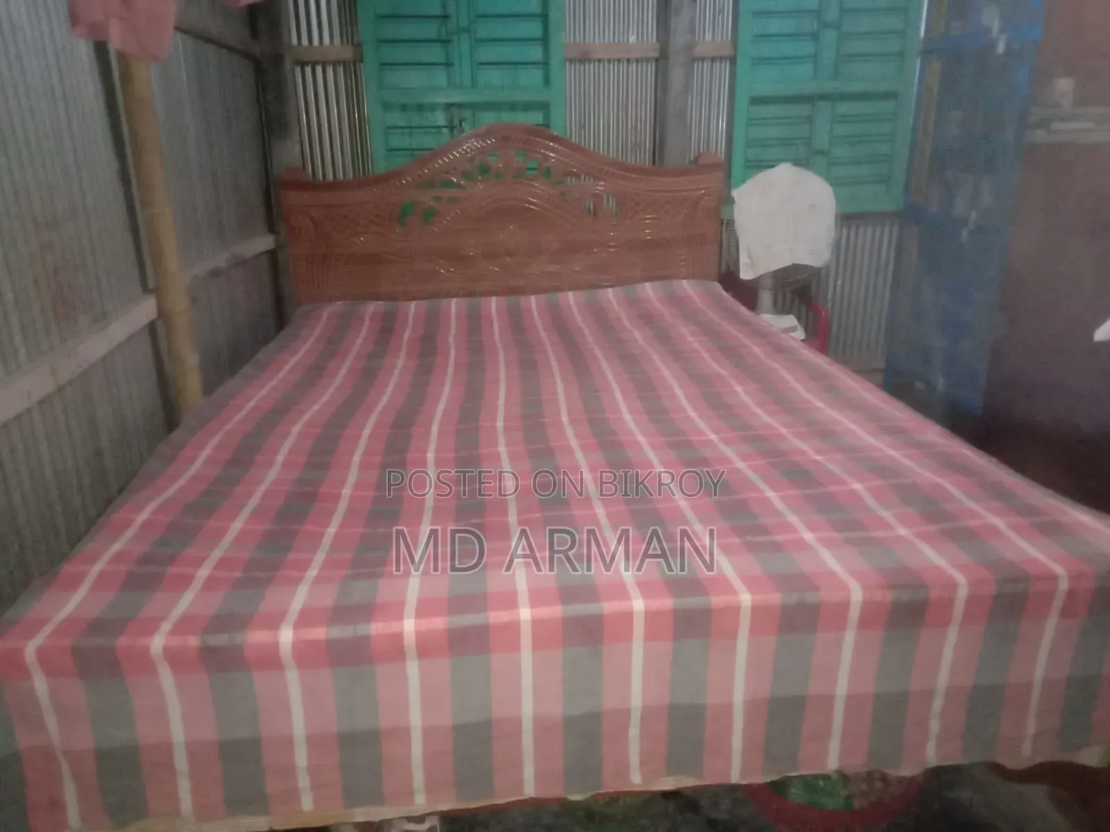 দুইটা মালয়েশিয়ান উডের খাট সেল করা হবে