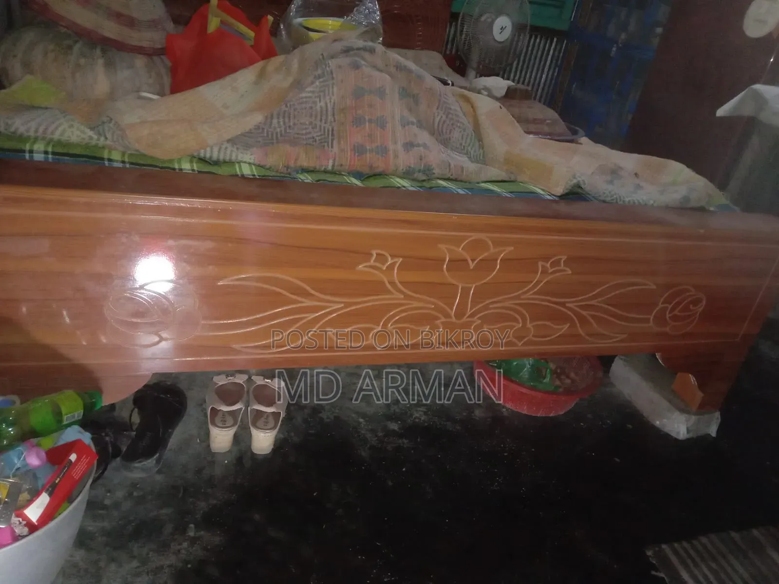 দুইটা মালয়েশিয়ান উডের খাট সেল করা হবে