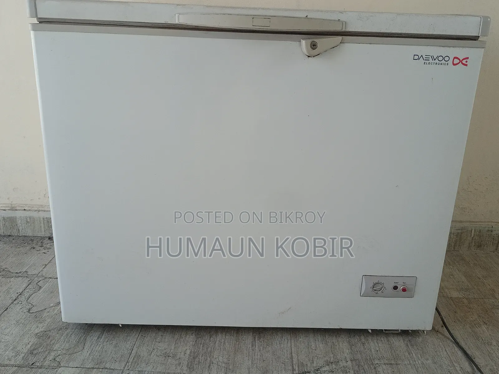 একটি Chest Freezer (ডিপ ফ্রিজ/চেস্ট ফ্রিজার)। বিক্রয় হবে