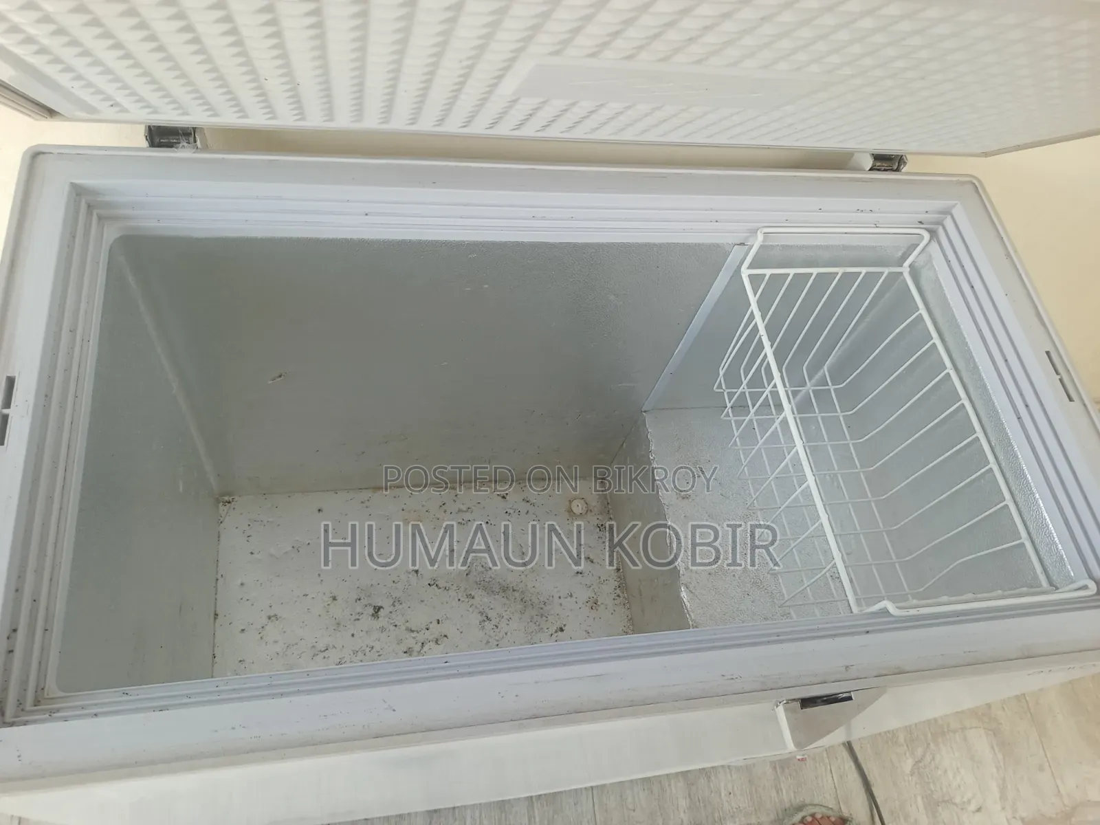 একটি Chest Freezer (ডিপ ফ্রিজ/চেস্ট ফ্রিজার)। বিক্রয় হবে