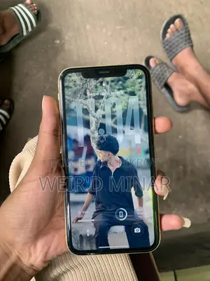 অ্যাপল আইফোন ১১ ৬৪ জিবি হলুদ