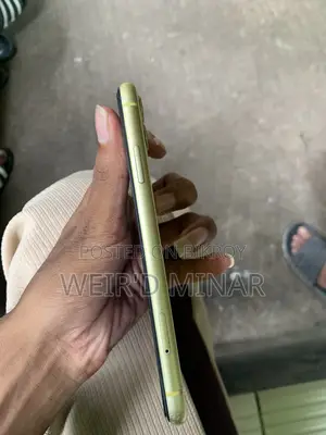 Apple iPhone 11 64 GB Yellow