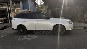 Mitsubishi Outlander SE (2WD) 2013 White