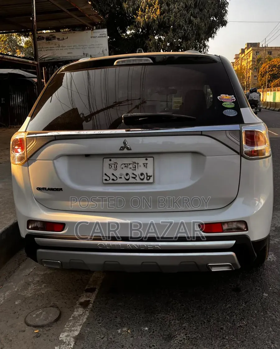 Mitsubishi Outlander SE (2WD) 2013 White