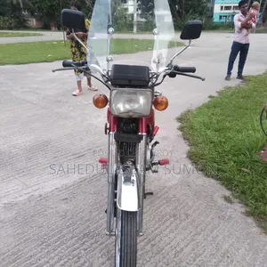 হোন্ডা ২০০৫ লাল
