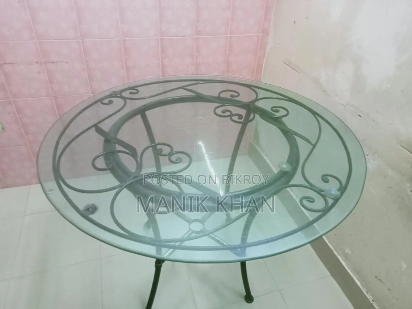 ৪ টি চেয়ার সহ টেবিল