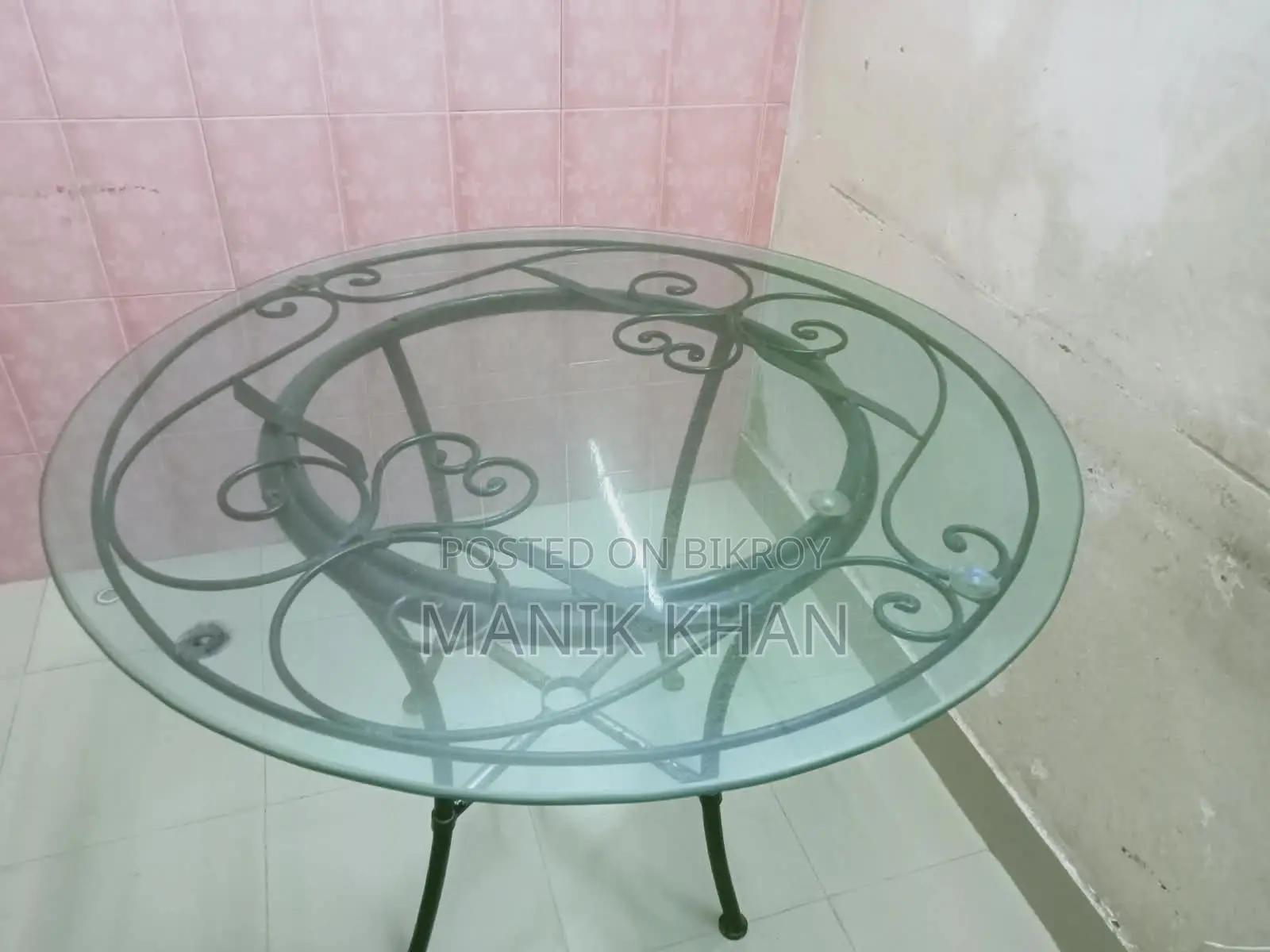 ৪ টি চেয়ার সহ টেবিল