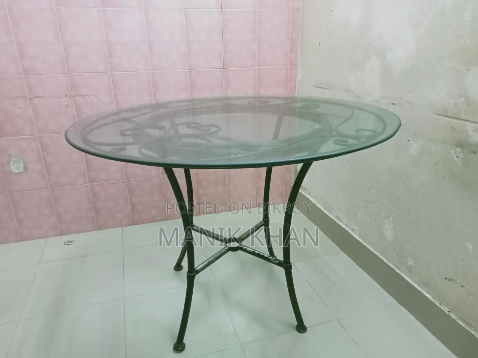 ৪ টি চেয়ার সহ টেবিল