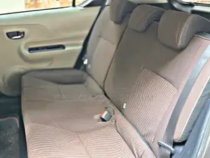 টয়োটা অ্যাকুয়া ২০১২ গ্রে
