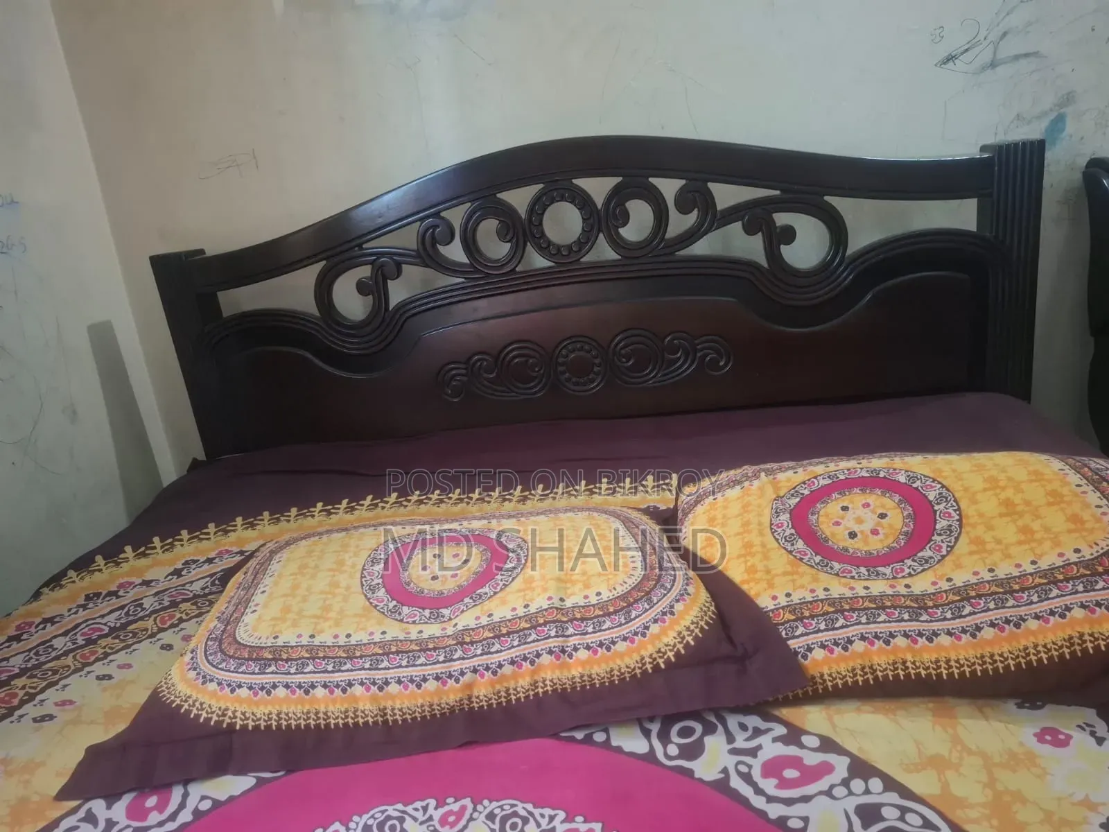 Bed like new in press condition for sale, with mattress.