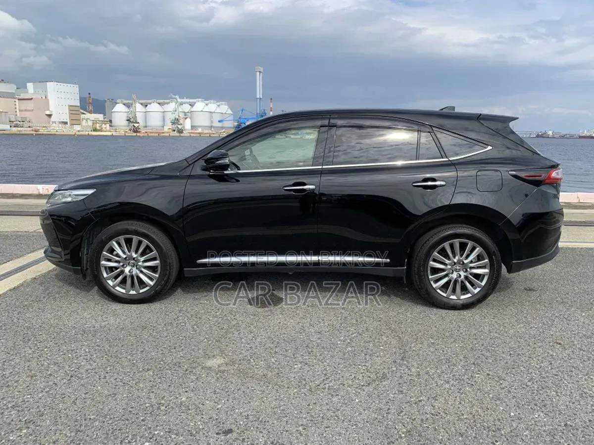 Toyota Harrier 2.0 2018 Black