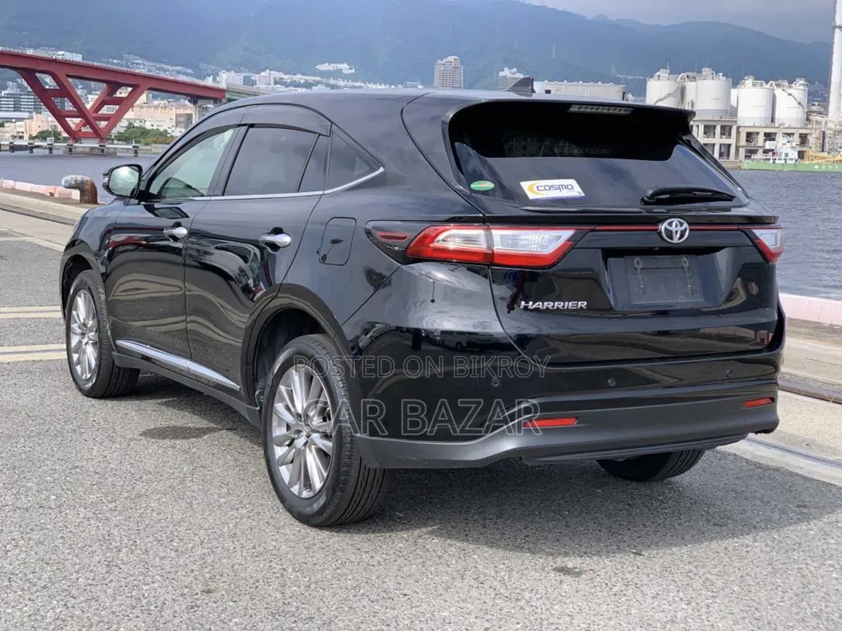Toyota Harrier 2.0 2018 Black