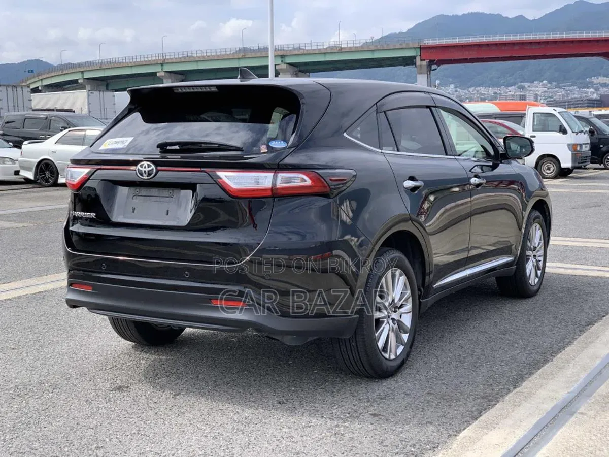 Toyota Harrier 2.0 2018 Black
