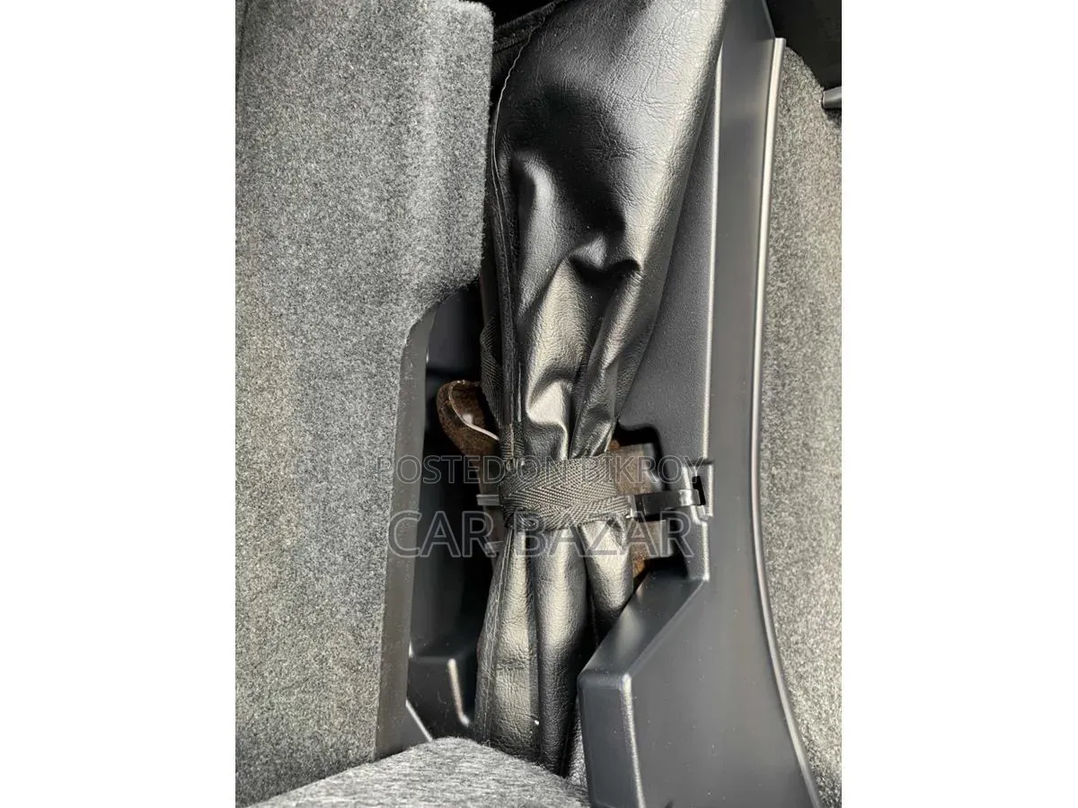 Toyota Harrier 2.0 2018 Black