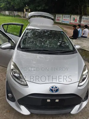 টয়োটা অ্যাকুয়া ২০১৮ রূপালী