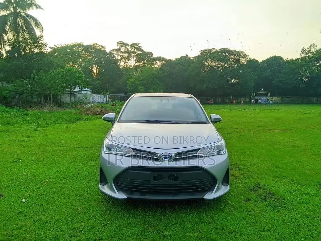 Toyota Corolla Fielder 1.5 Hybrid FWD 2018 Silver