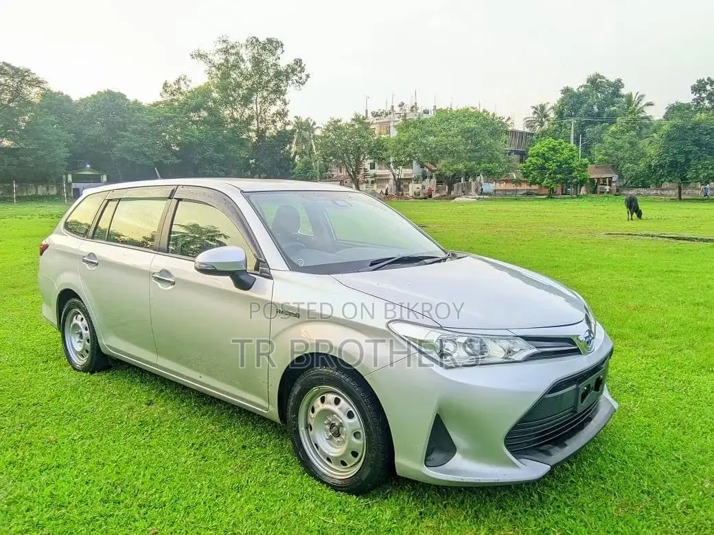 Toyota Corolla Fielder 1.5 Hybrid FWD 2018 Silver