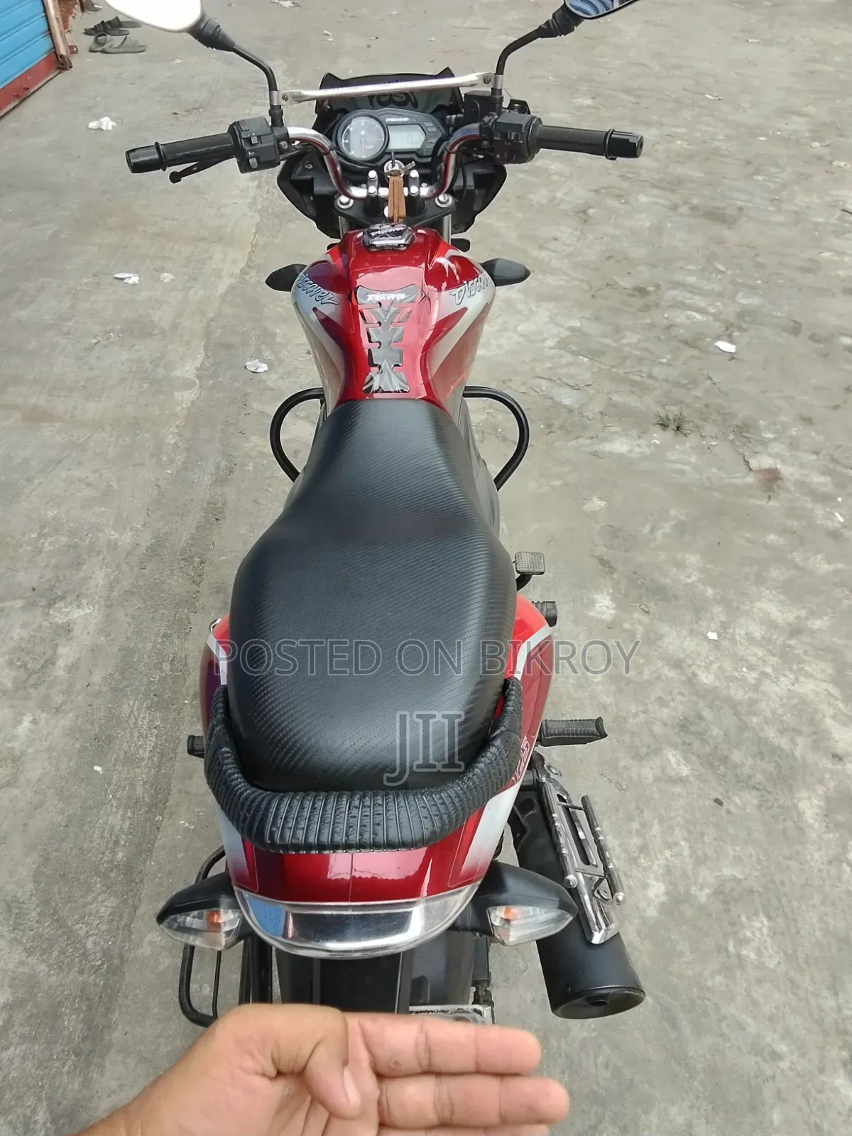 বাজাজ ডিসকভার ১২৫ ২০২০ রেড