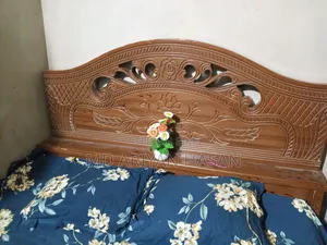 ৪ বাই ৭ ফুট খাট