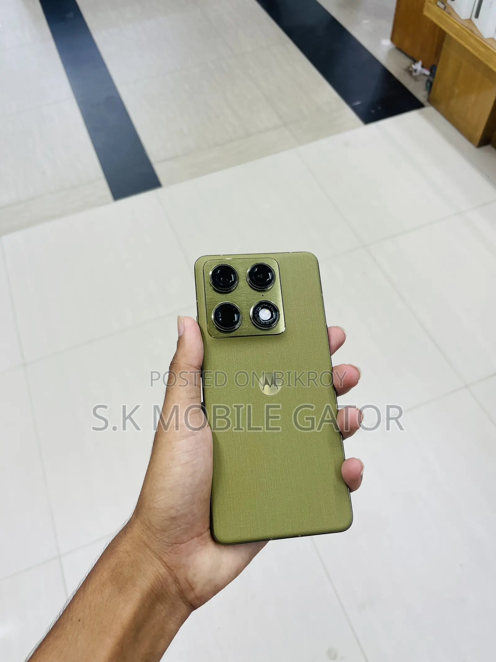 Motorola 256 GB Gold