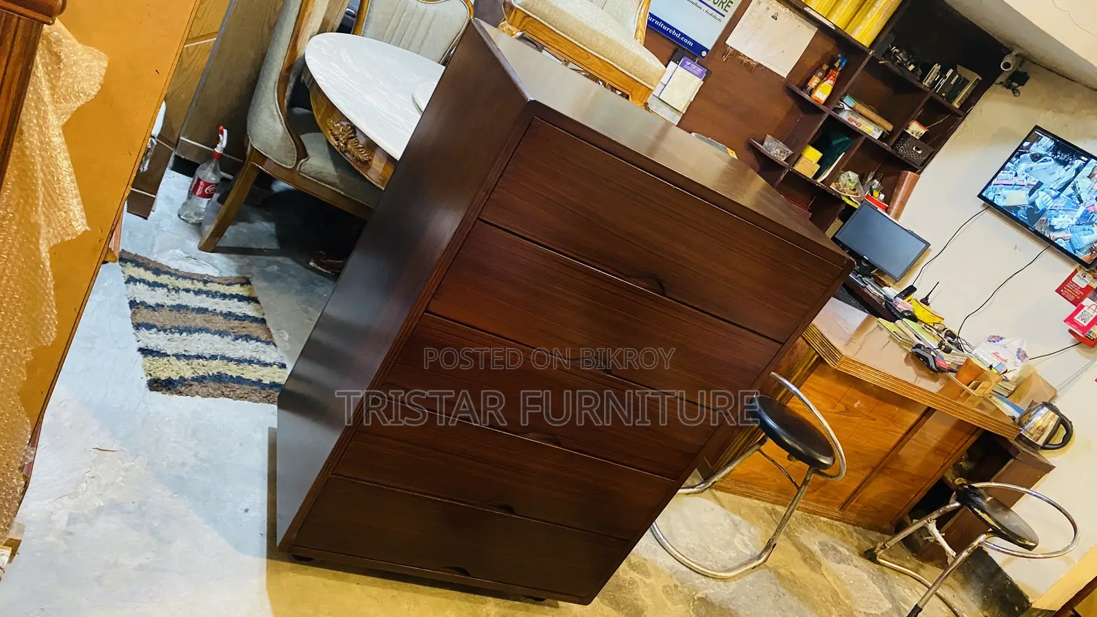 Modern Chest of Drawers