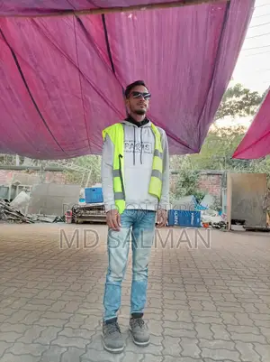 আফিফ ফ্যাশন হাউজে লোক লাগবে।