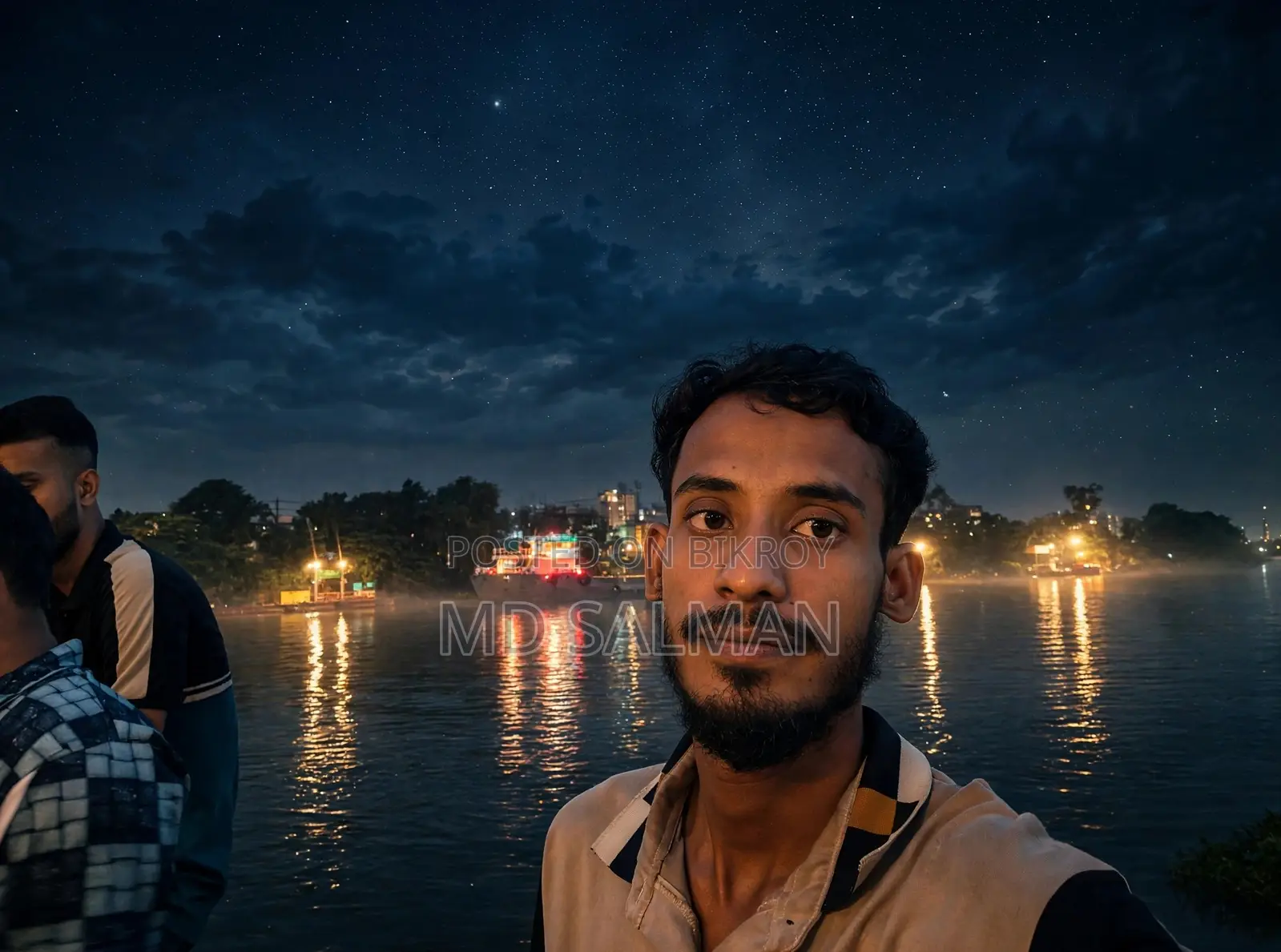 আফিফ ফ্যাশন হাউজে লোক লাগবে।