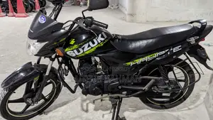 সুজুকি হায়াতে ২০১৯ কালো