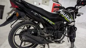 সুজুকি হায়াতে ২০১৯ কালো