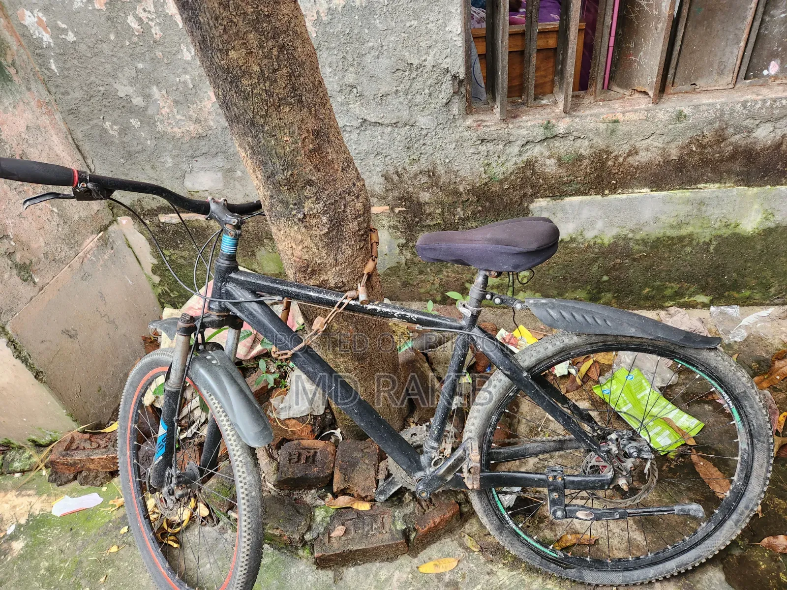 It is fresh, just need to install the tube, all okay