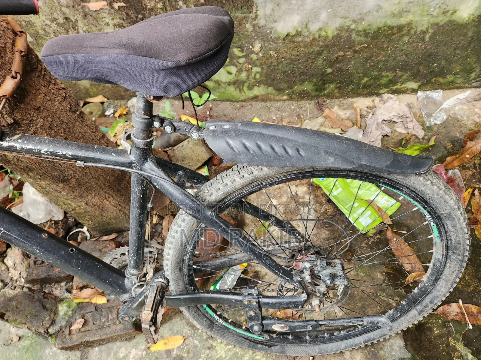 It is fresh, just need to install the tube, all okay