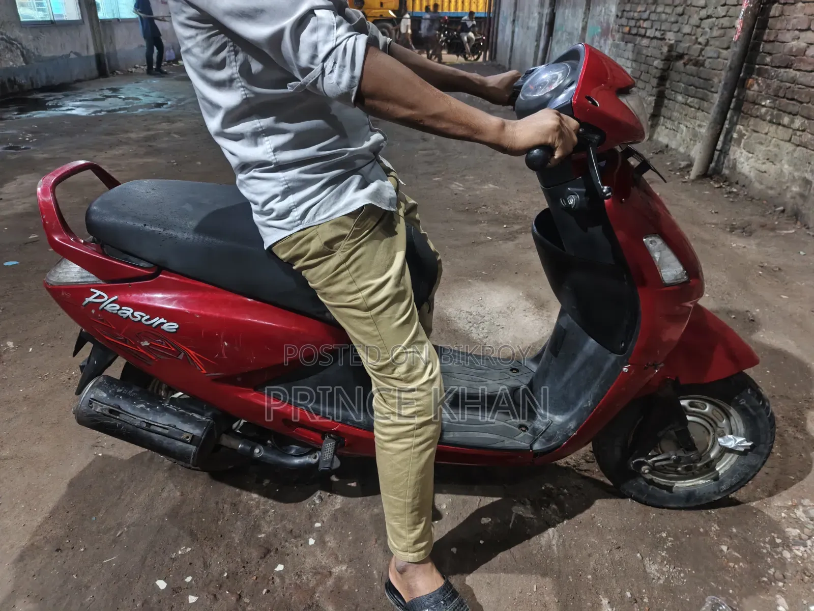 Hero Pleasure 2017 Red