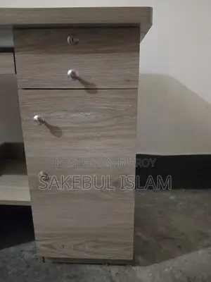 কম্পিউটার টেবিল