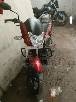 মাহিন্দ্রা সেঞ্চুরো ২০১৬ রেড