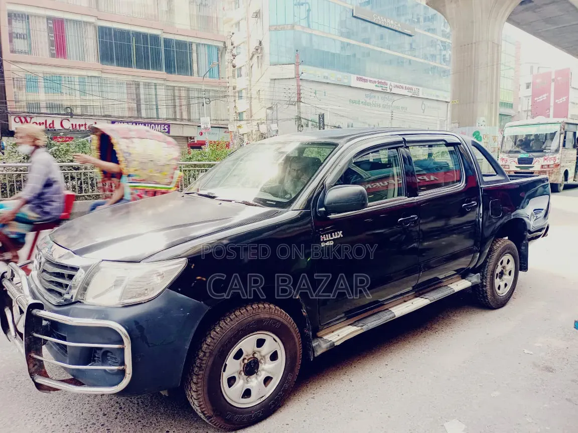 Toyota Hilux 2.5 D-4D 4X4 SRX 2009 Black