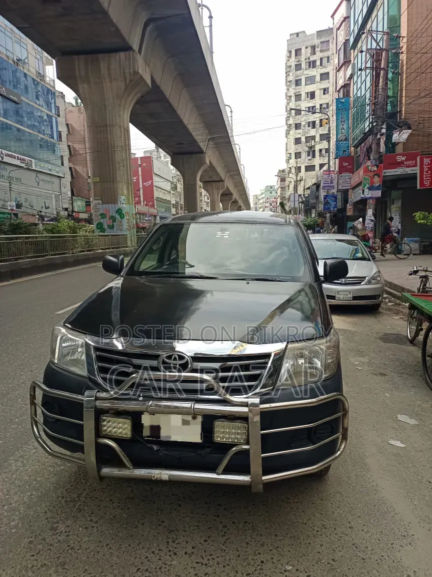Toyota Hilux 2.5 D-4D 4X4 SRX 2009 Black