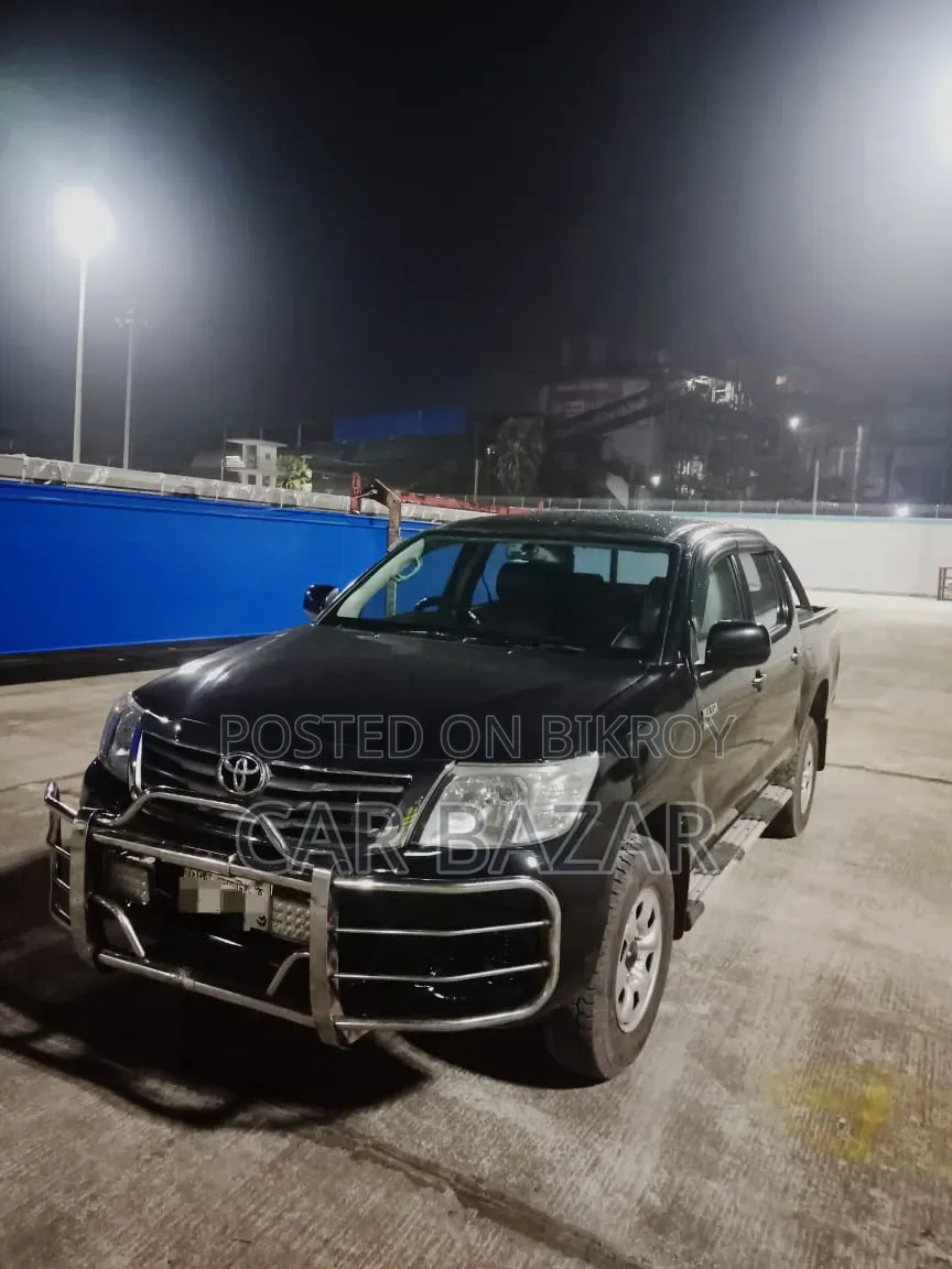 Toyota Hilux 2.5 D-4D 4X4 SRX 2009 Black