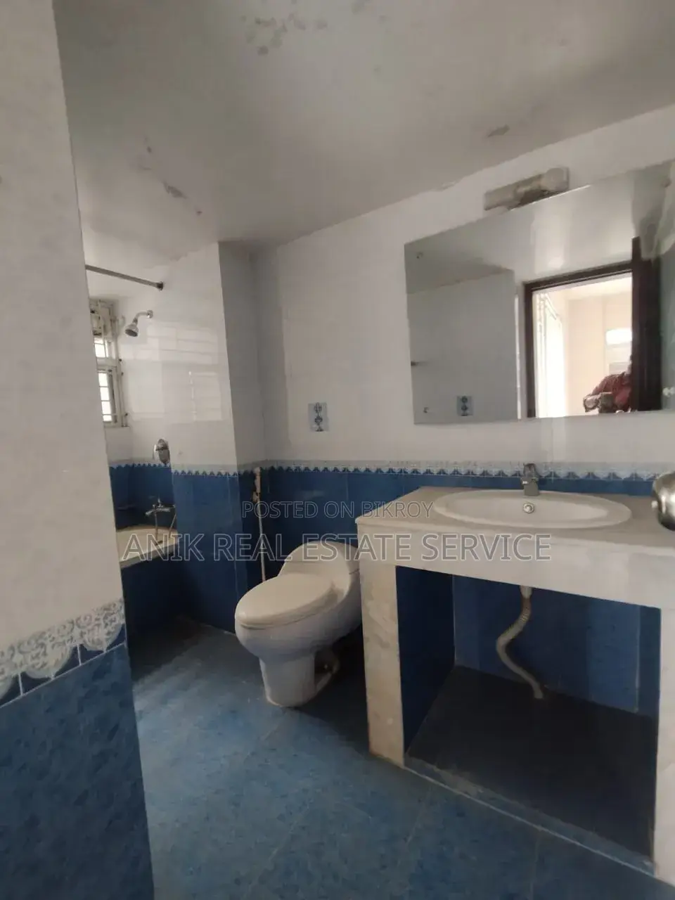 গুলশান ২ এ ২৭০০ বর্গফুটের অফিস স্পেস ভাড়া